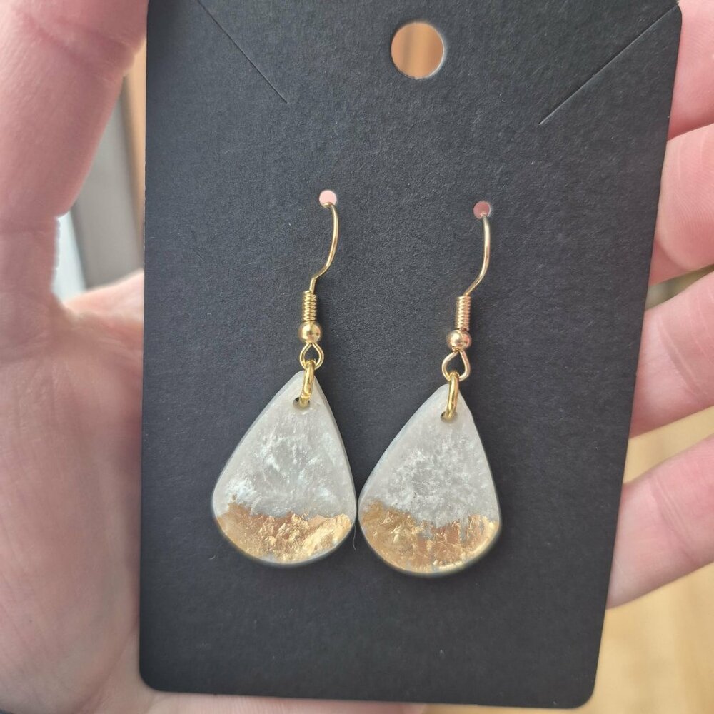 $2/30 Elegant Holiday Earring
